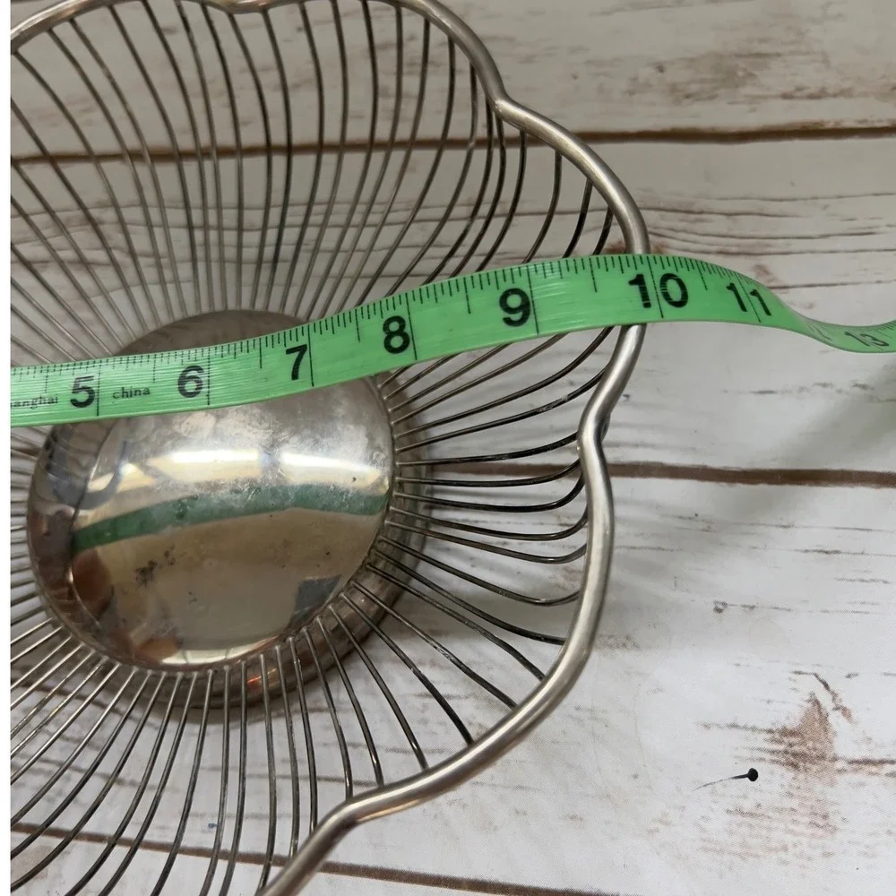 VTG Wire Fruit Basket Silver Scalloped Flower Petal Rim 10.5in